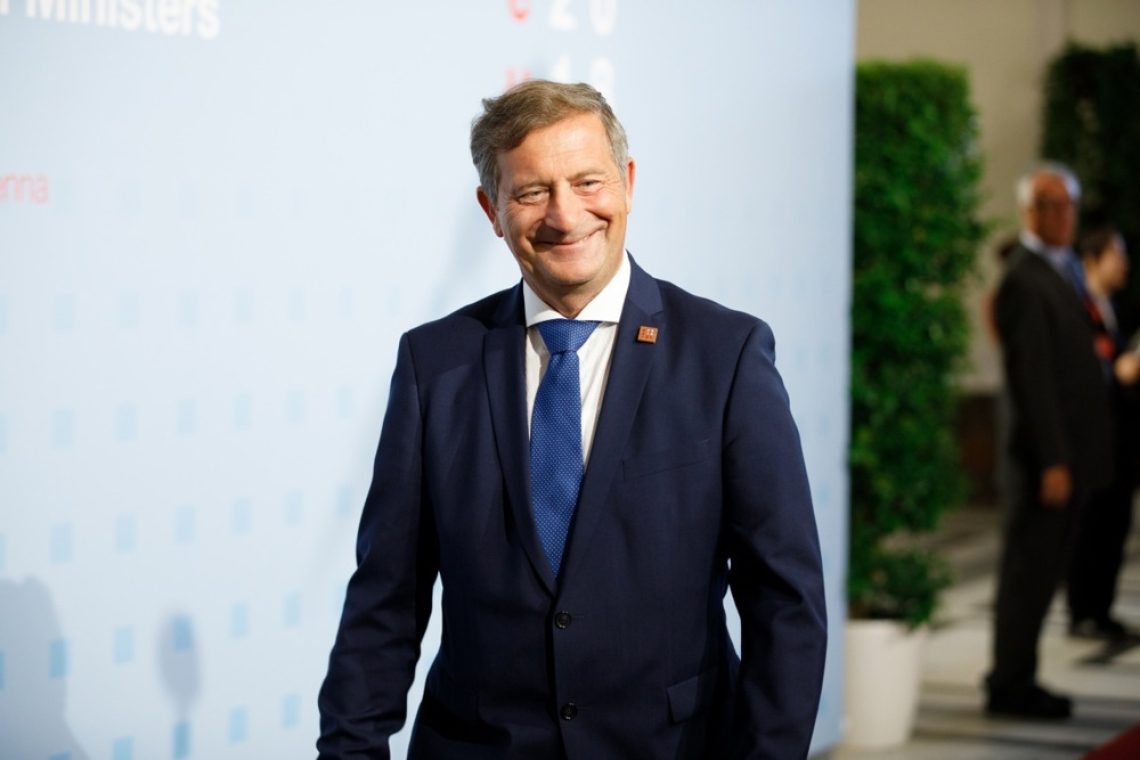 Erjavec s stranko Zaupanje na politični parket konec novembra, Lotrič po novem letu