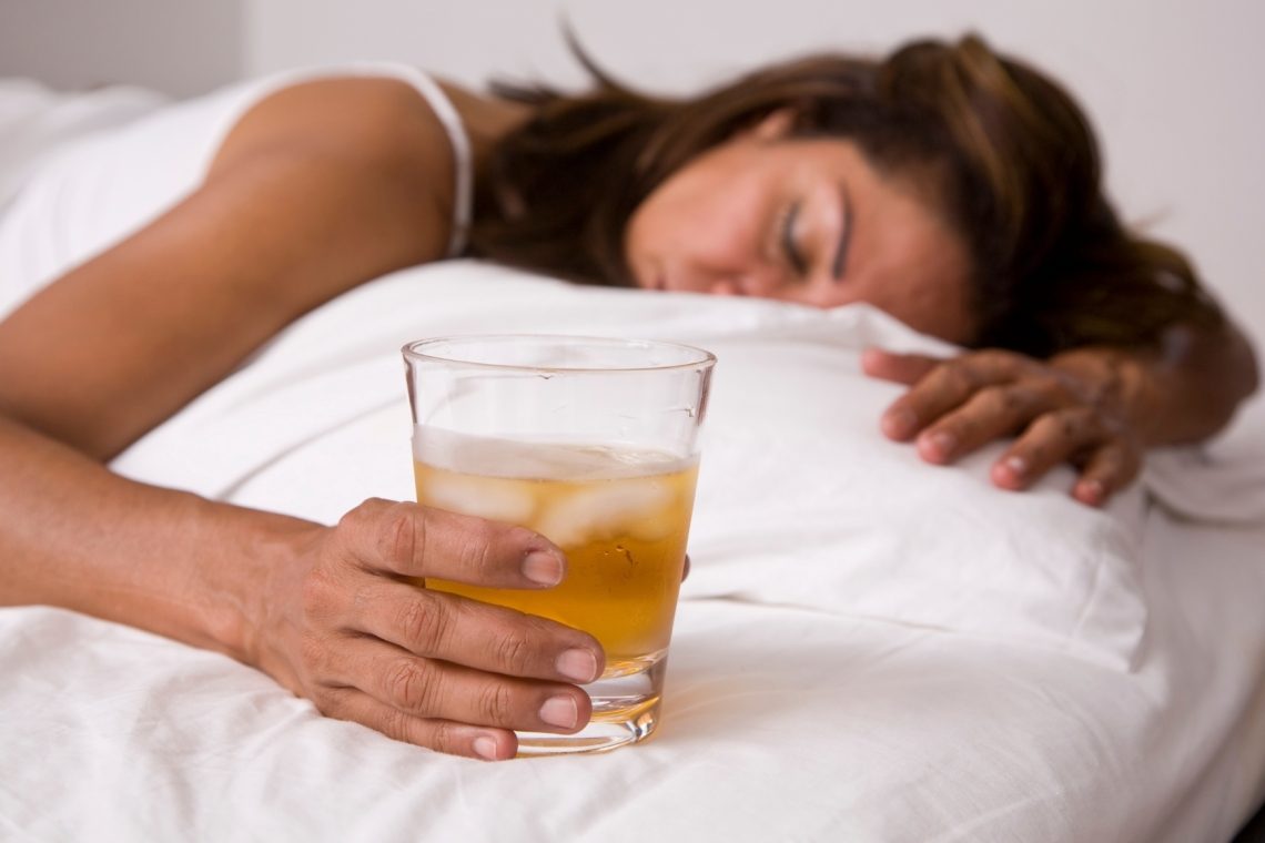 V združenju za kronične nenalezljive bolezni opozarjajo na povečano tveganje za raka dojk ob uživanju alkohola