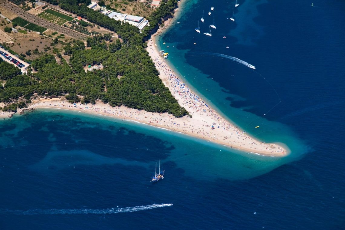 Prebivalci Brača s peticijo za zaščito plaže Zlati rt