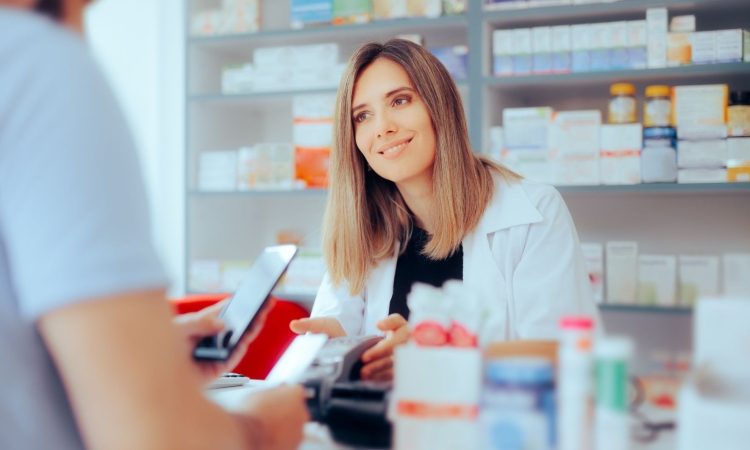 Pomembna vloga magistrov farmacije pri preprečevanju neželenih učinkov zdravil