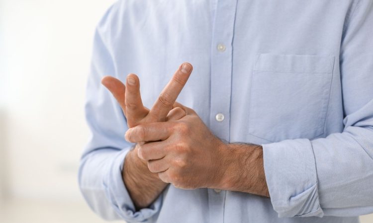 Ali je pokanje s prsti res škodljivo?