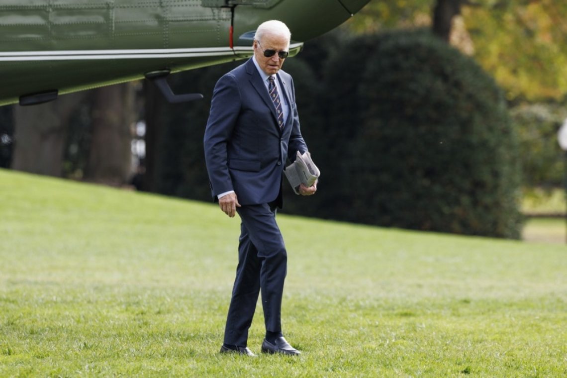 Američane, šele na dan volitev, presenetila Bidnova odločitev, da ne kandidira