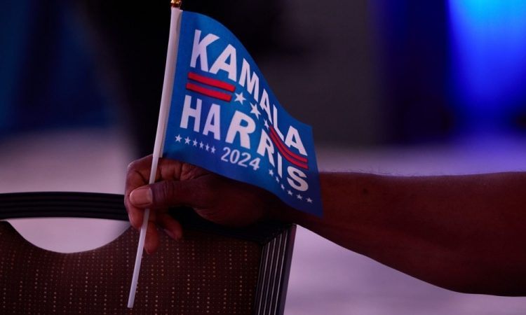 Na simboličnih volitvah AmChama v Ljubljani zmagala Kamala Harris