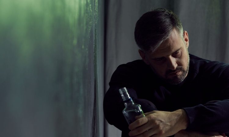 Primerjava alkohola in konoplje – katera substanca je bolj škodljiva?