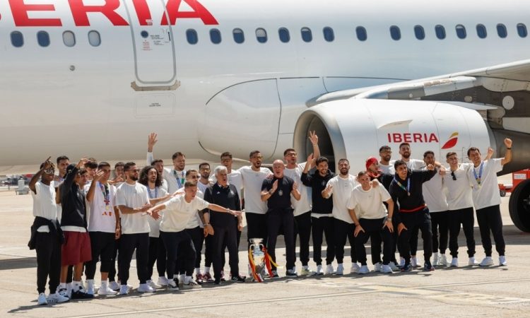 Španska nogometna reprezentanca z gesto solidarnosti za žrtve poplav
