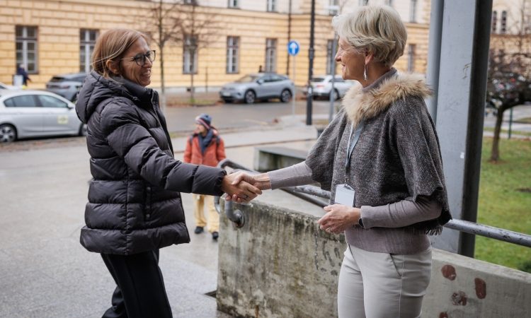 Ministrica za zdravje ob obisku ZD Ljubljana poudarila pomen inovacij in timskega dela