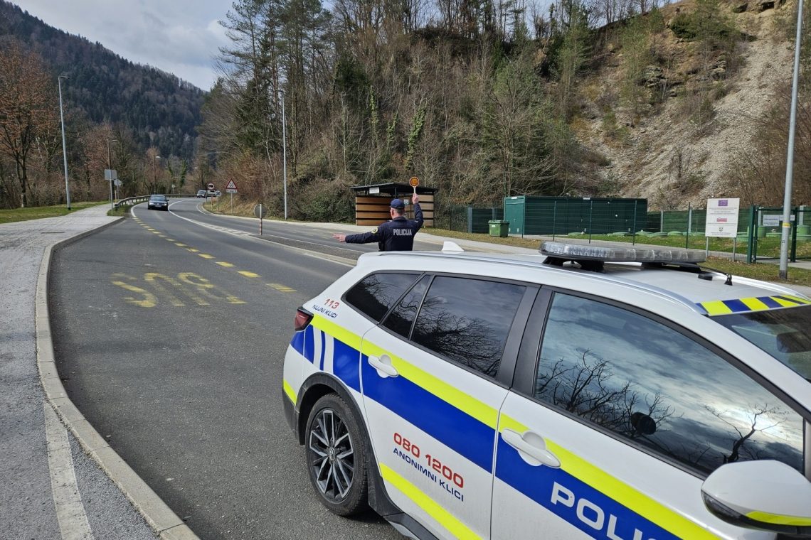 V prazničnem času povečan nadzor policije na cestah