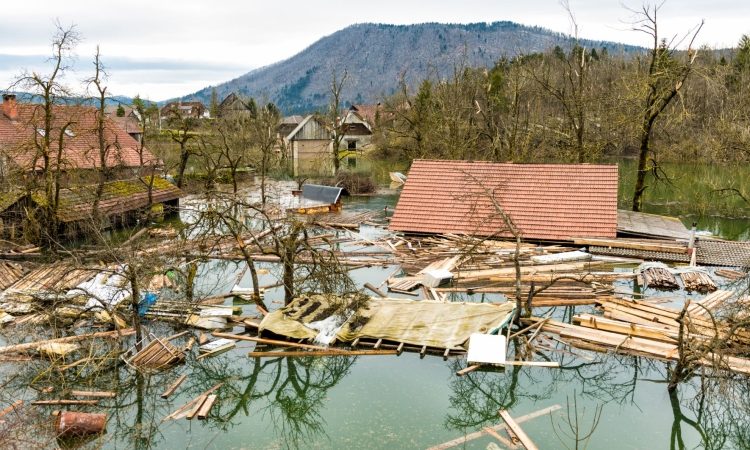 Nakazanih še 338 tisoč evrov predplačil lastnikom v poplavah poškodovanih stanovanj in hiš