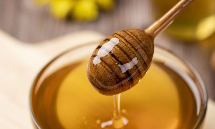 Med že za zajtrk? Dobra izbira za naravni vir zdravja