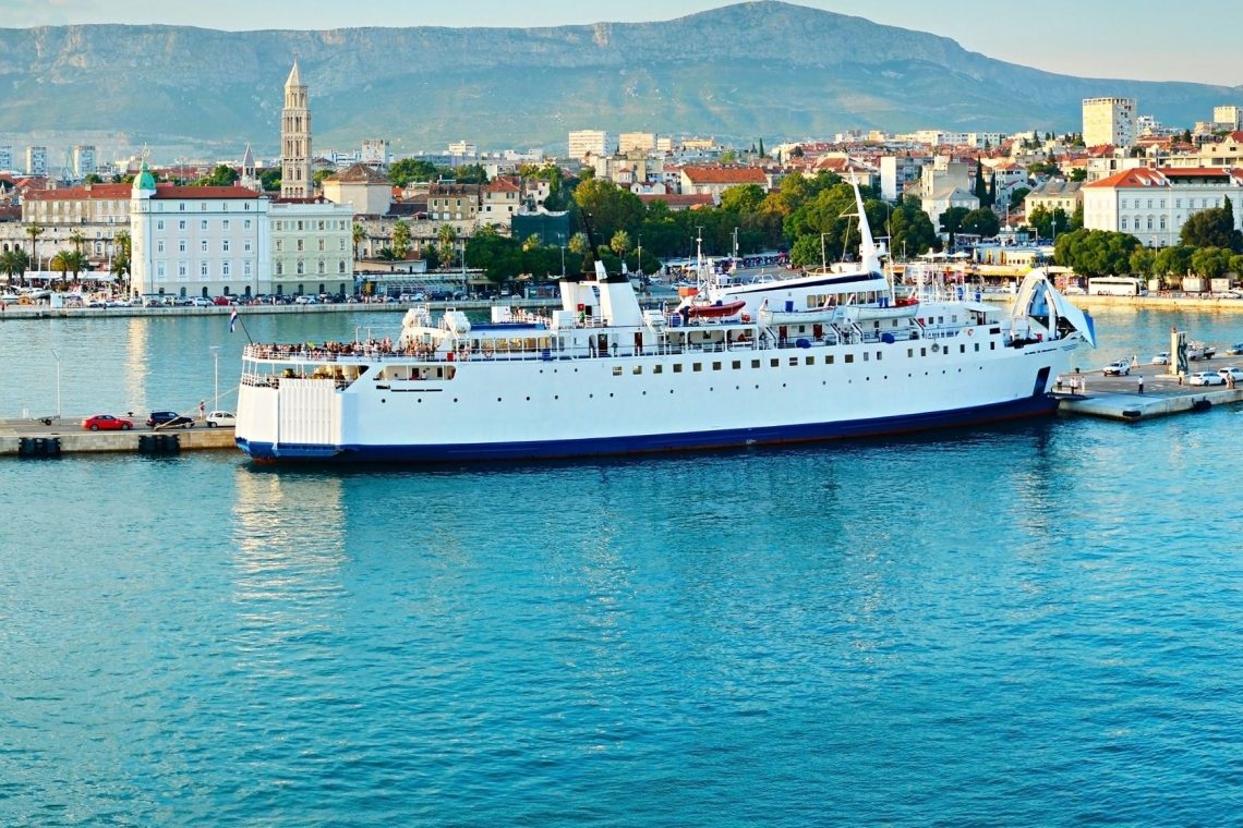 Pri Splitu nov incident s trajektom Jadrolinije