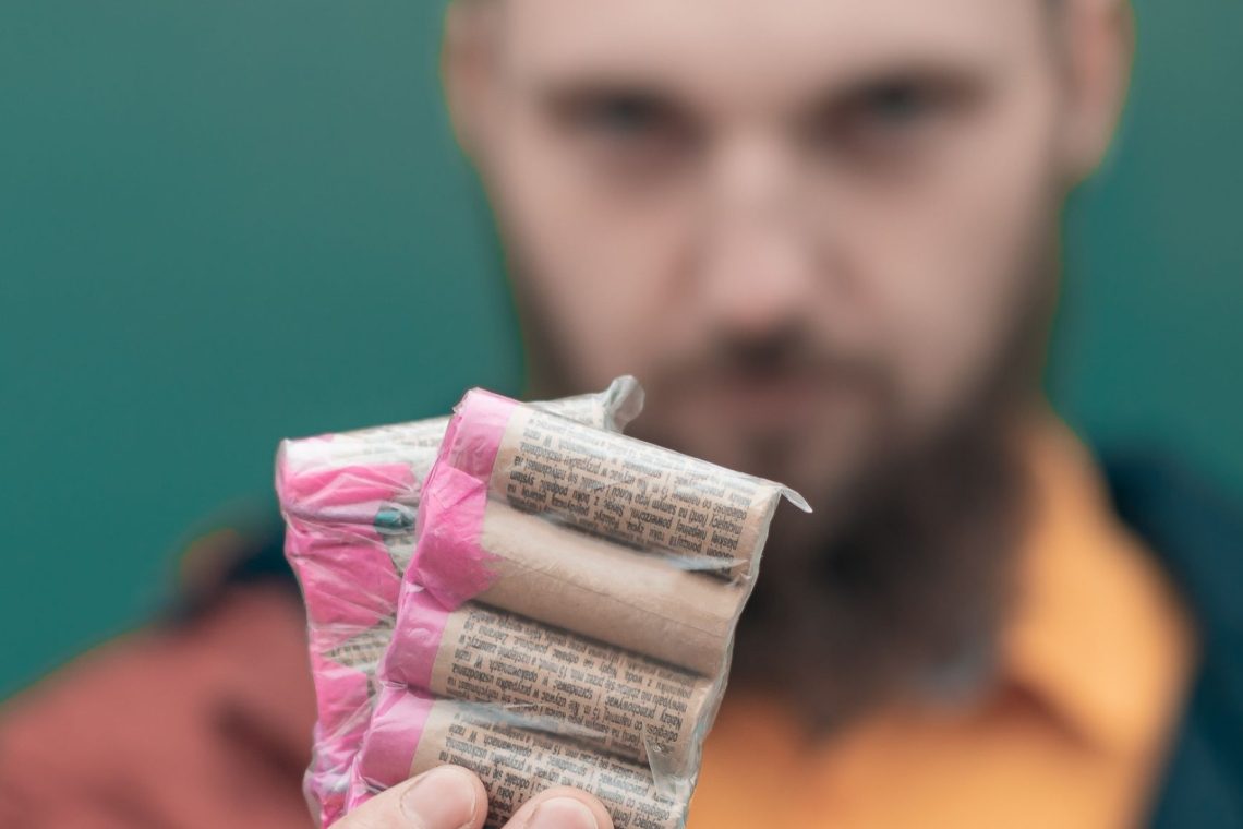 Inštitut 8. marec s peticijo proti prodaji prepovedanih petard