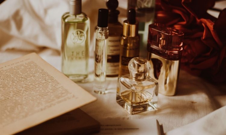 Kako prepoznati originalni parfum in se izogniti ponaredkom?