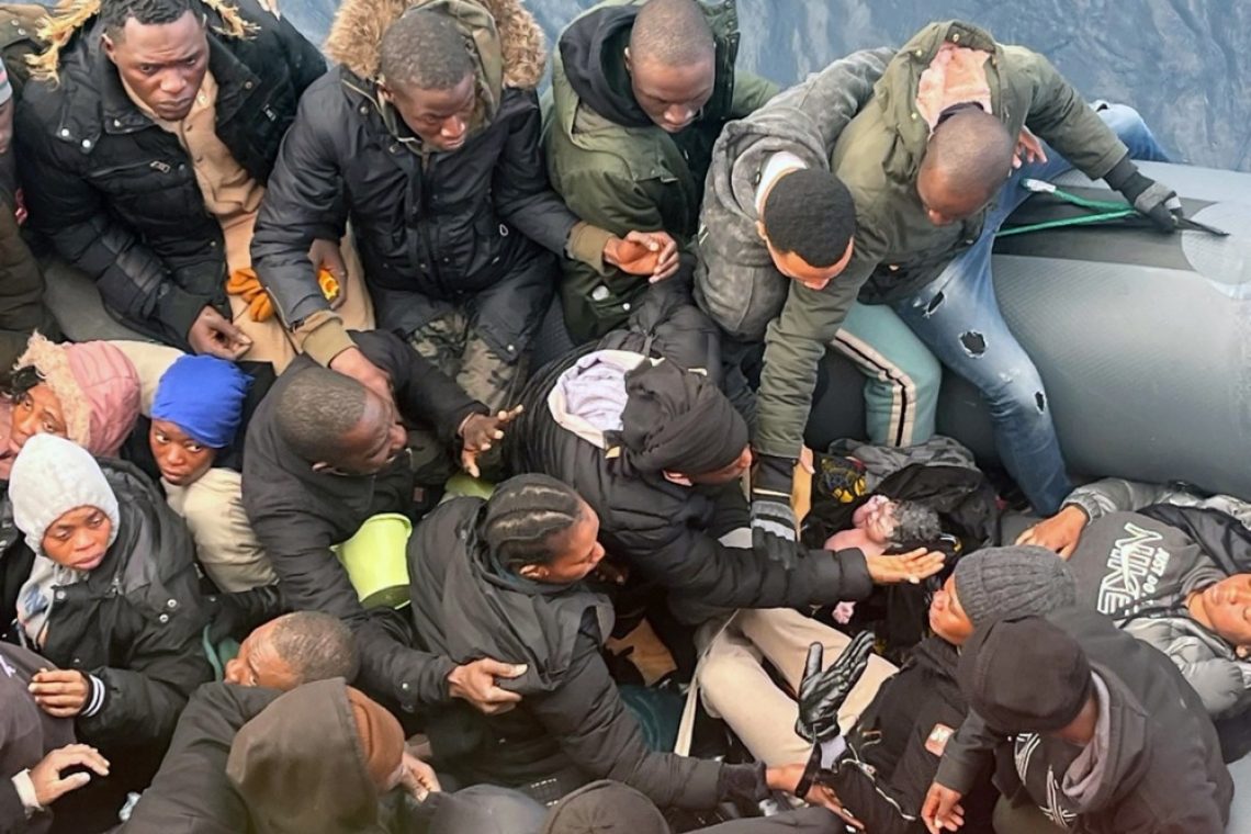 Na čolnu z migranti v Atlantiku na svet prijokal dojenček