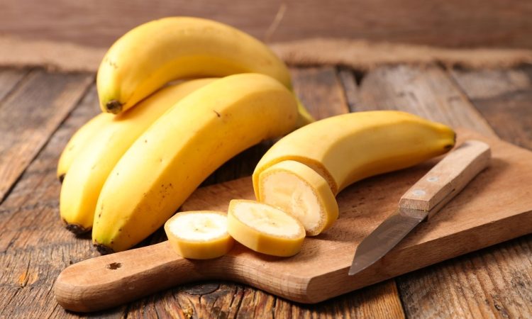 Banane in med so aravno zdravilo za kašelj in bolečine v grlu