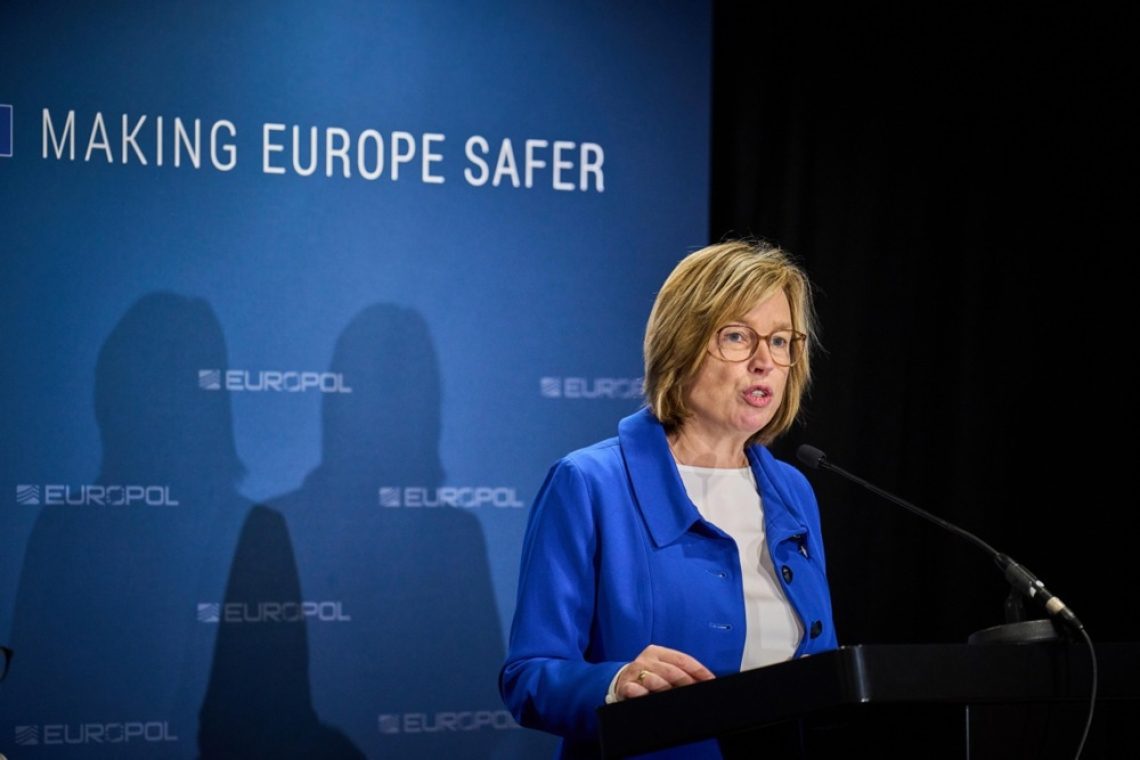 Europol razkrinkal domnevne ponudnike nelegalnih bančnih storitev, dva aretirana v Sloveniji