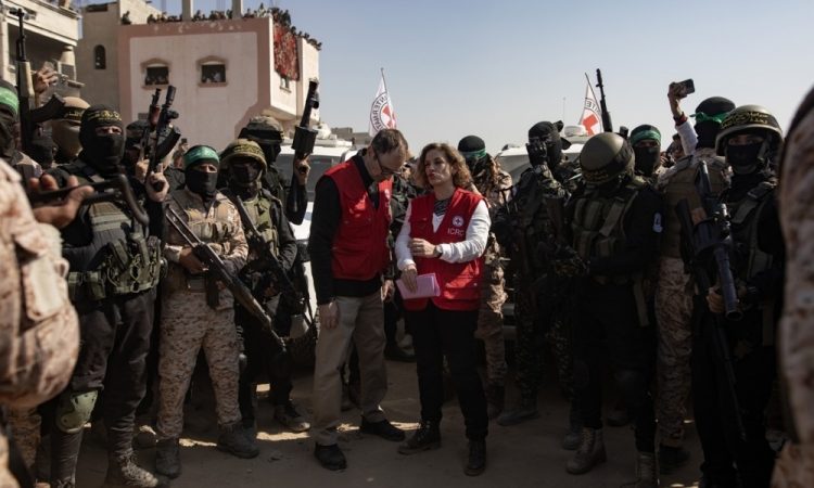 Hamas izpustil še osem talcev, Izrael naj bi izpustil 110 zapornikov