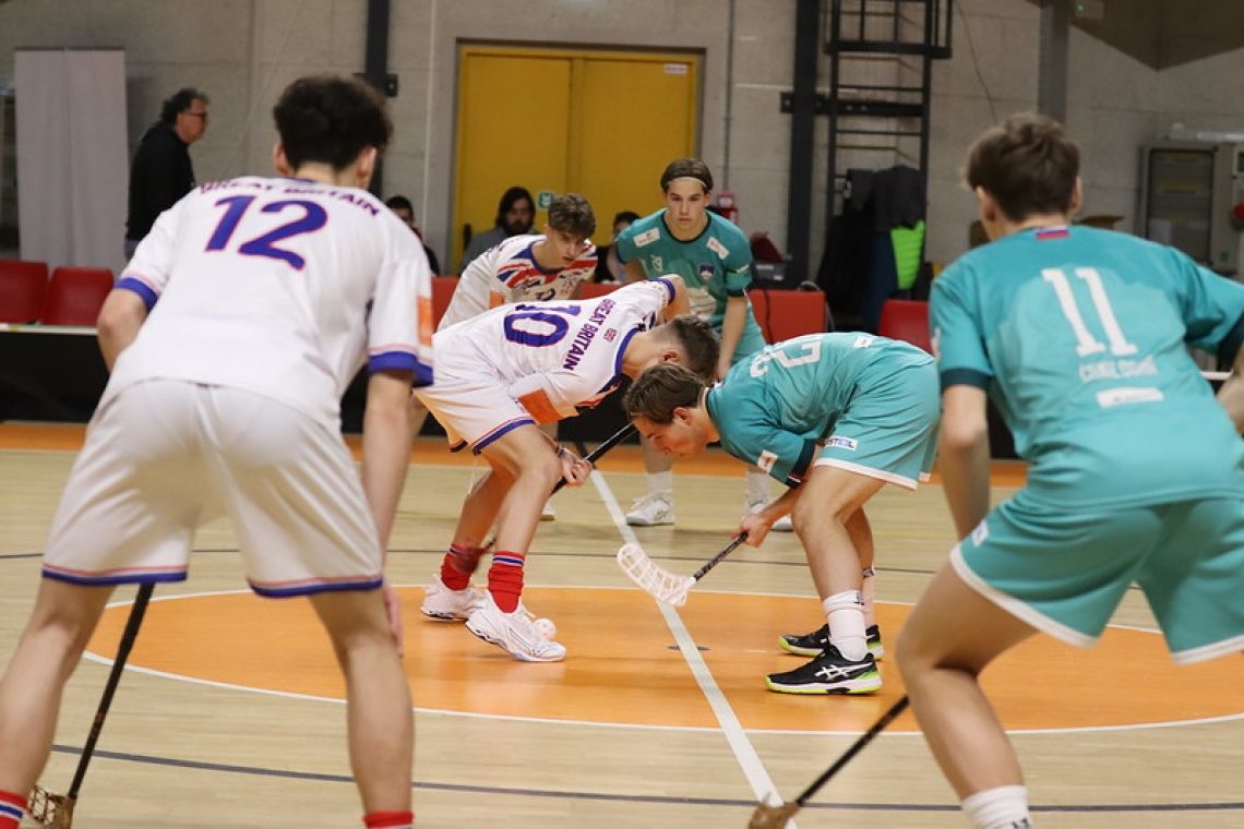 Slovenska reprezentanca v hokeju na parketu nadigrala Veliko Britanijo