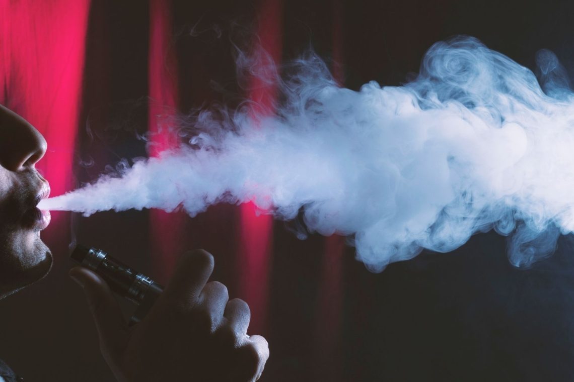 Hongkong uvaja popolno prepoved elektronskih cigaret na javnih mestih