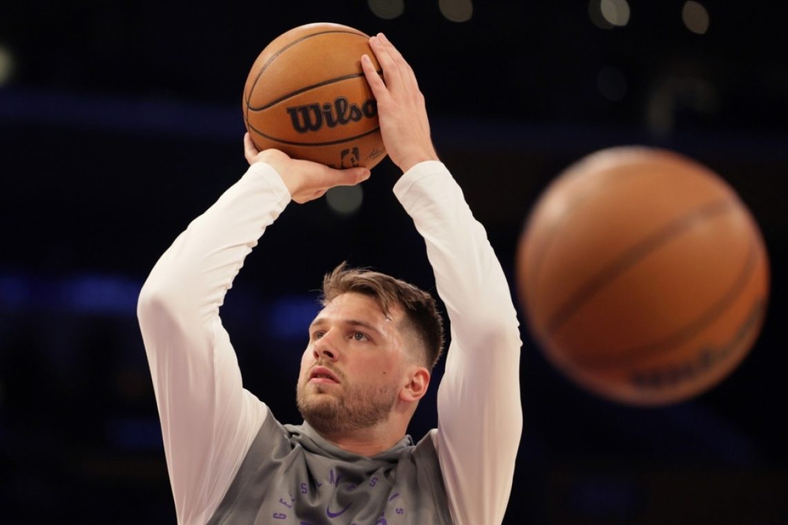 Dončić z 31 točkami vodil jezernike do zmage proti mestnim tekmecem
