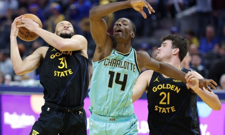 Philadelphia presenetila bojevnike, Dallas izgubil proti Bucks