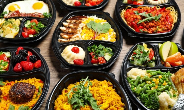 Plastične posode za dostavo hrane povečujejo tveganje za srčne bolezni