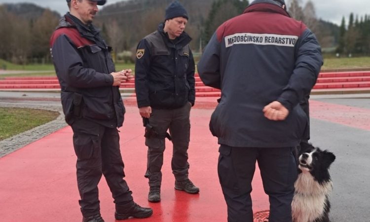 Redarji in policisti opozarjali lastnike psov na odgovorno ravnanje