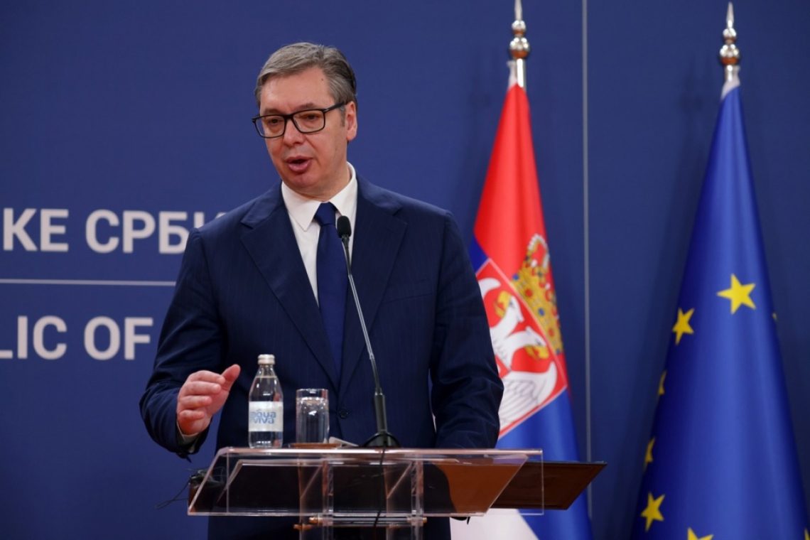 Evropski poslanci pozivajo Ursulo von der Leyen k premisleku o srečanju z Vučićem
