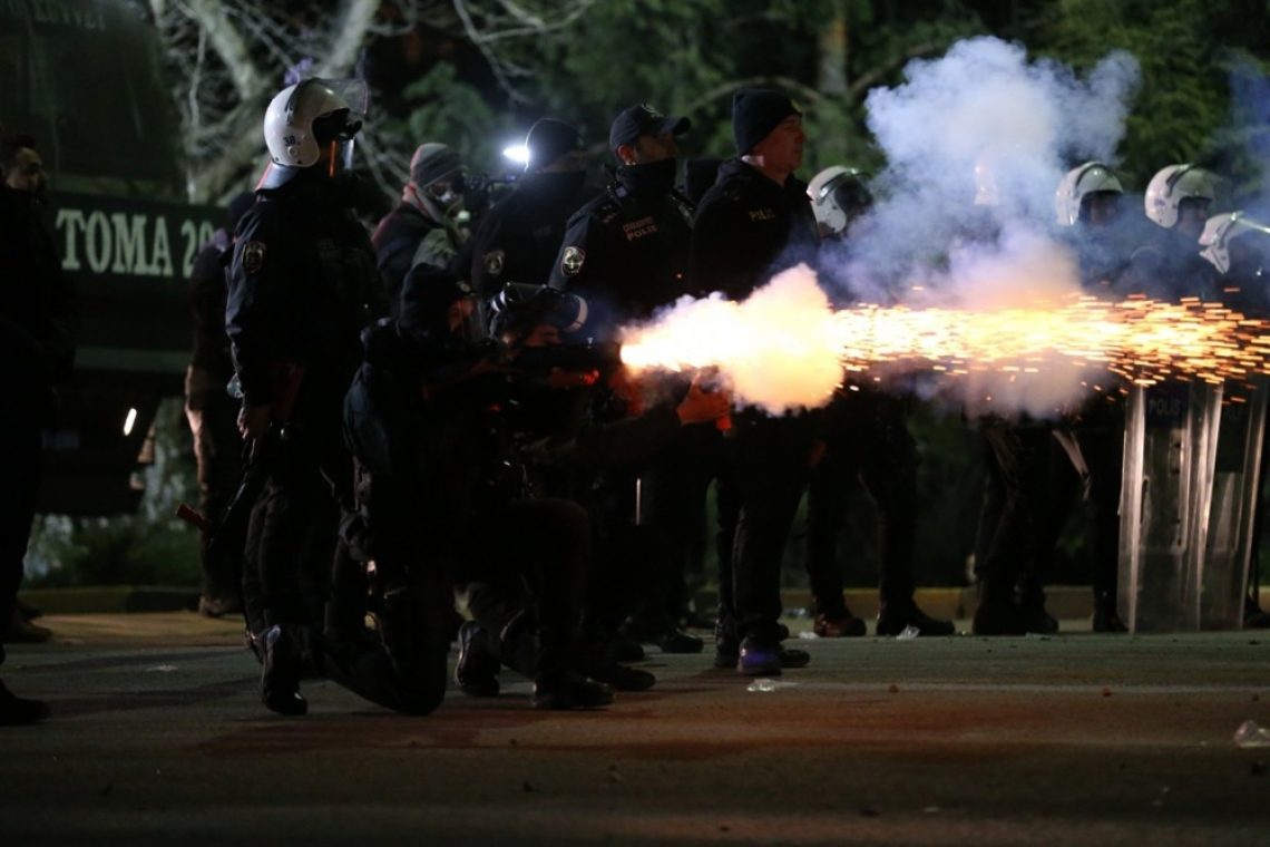 Po aretaciji Imamogluja protesti v več mestih prerasli v nasilje