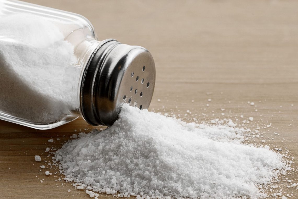 Sol je tiha spremljevalka odvečnih kilogramov