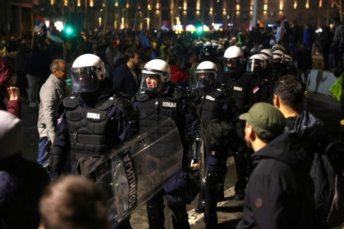 V Srbiji protesti po napadu na študente in proti provladnim medijem