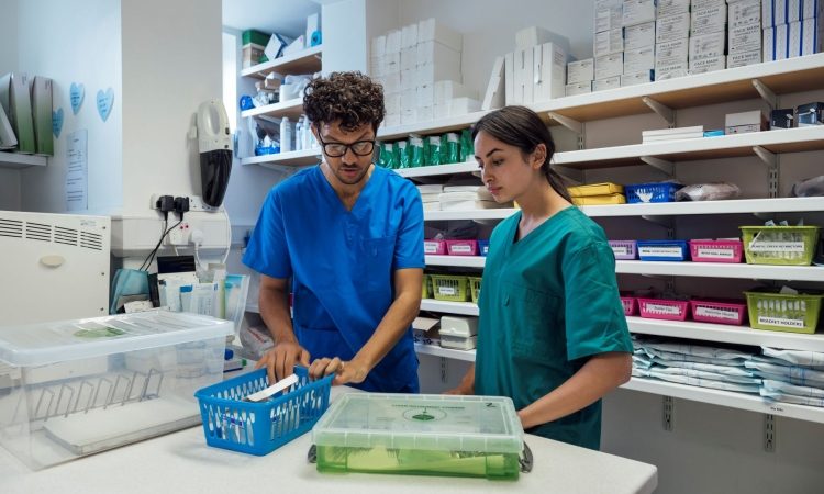 Svetovni dan zdravja letos v znamenju zdravja mater, novorojenčkov in vloge farmacevtov