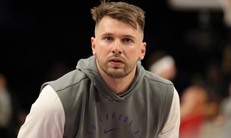 V Dallasu za Dončićev prihod pripravili majice v slovenščini