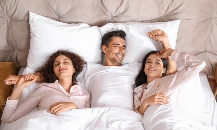 Raziskava razbija mit, da je sreča mogoča le v monogamnem razmerju