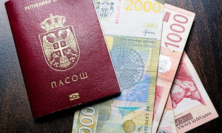 Srbska vlada mimo rednih postopkov podelila državljanstvo več kot 200 vplivnim Rusom
