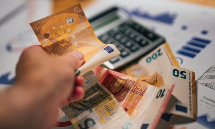 Plače v hrvaškem javnem sektorju dosegajo slovensko raven