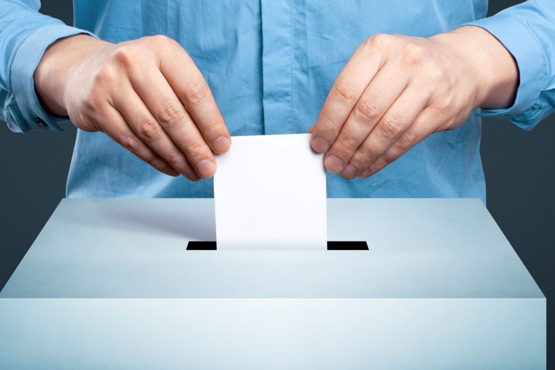 Glasovanje na referendumu v petih mestih le po pošti