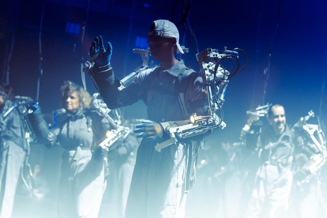 Zaključek Pohoda za Evropo bo futuristična plesno-robotska predstava