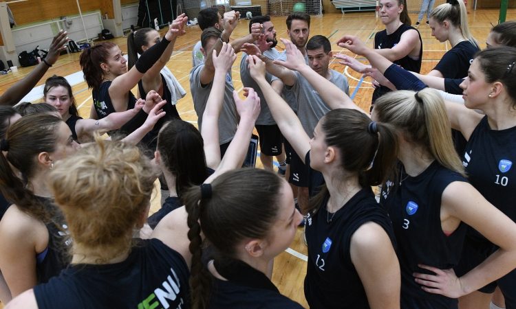 Slovenske odbojkarice odpotovale v Francijo pred začetkom Zlate lige