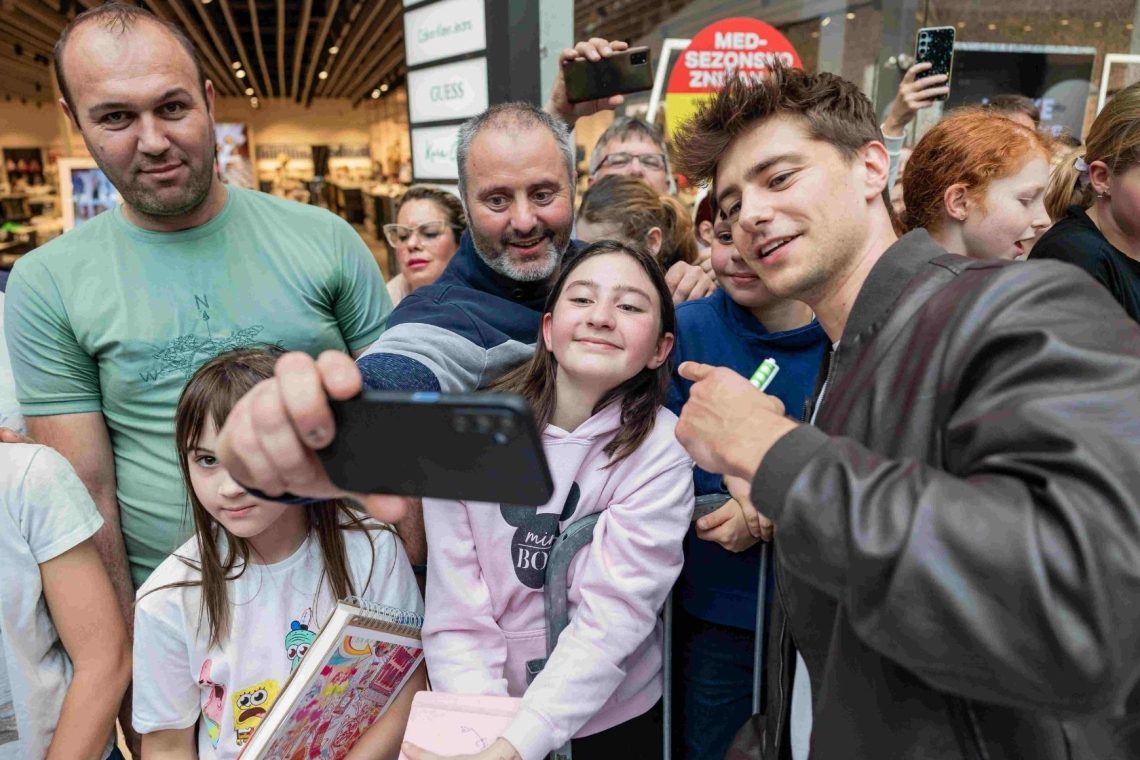 Več kot 2.000 navdušencev na srečanju z igralci serije Skrito v raju