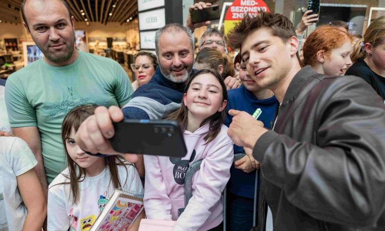 Več kot 2.000 navdušencev na srečanju z igralci serije Skrito v raju