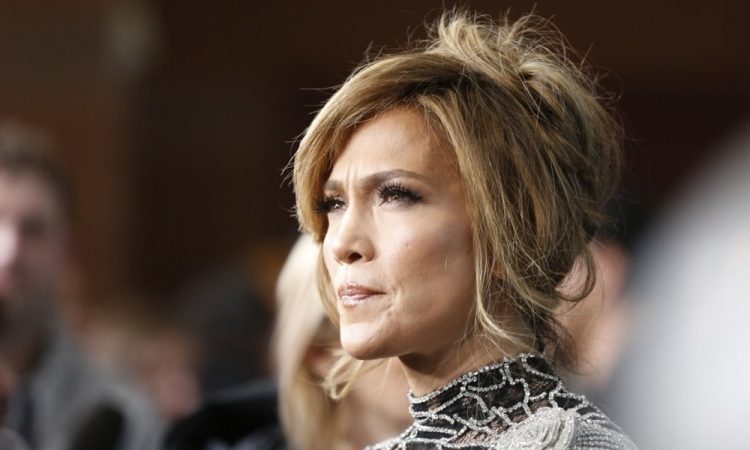 Jennifer Lopez napoveduje vroče poletje nastopov, praznovanj in nove turneje
