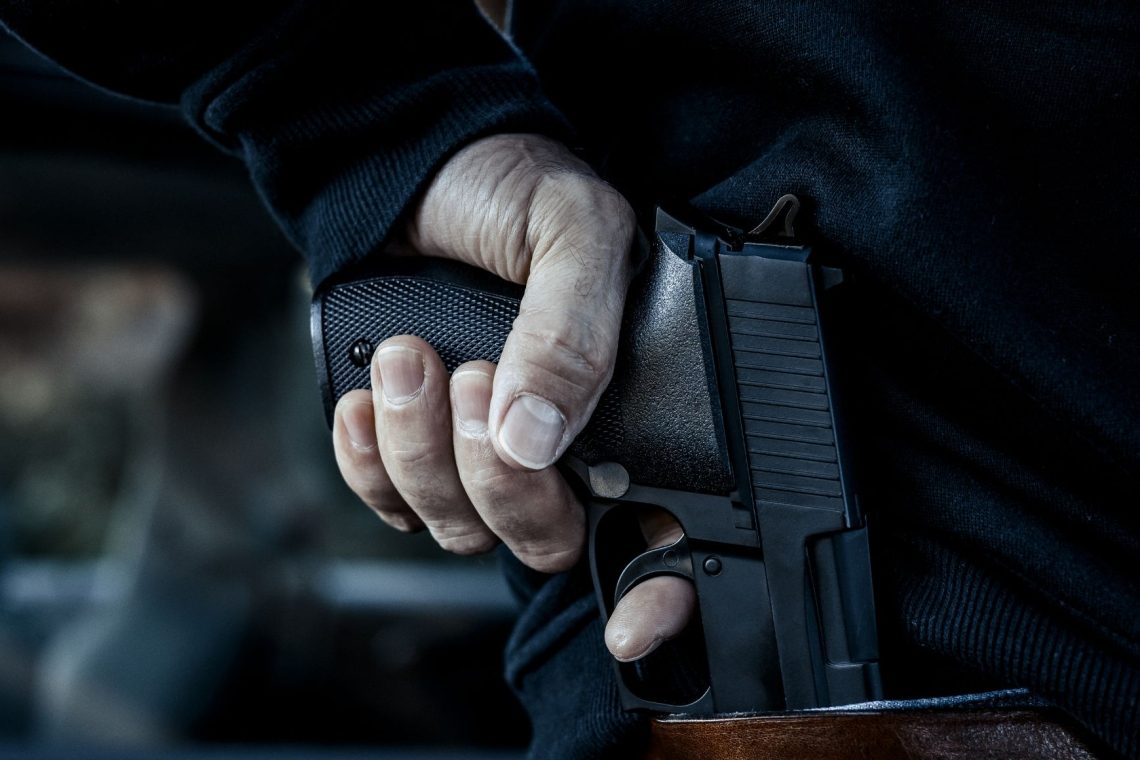 V središču Ljubljane pretep in streljanje, poškodovan 30-letnik