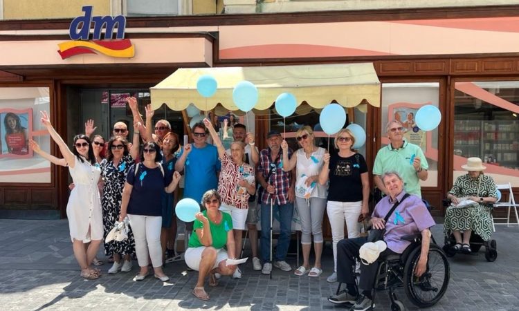 V središču Celja simulirali življenje z miastenijo gravis