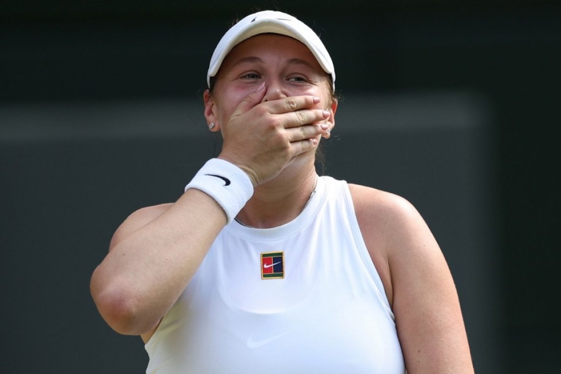 Anisimova v Wimbledonu presenetila številko 1