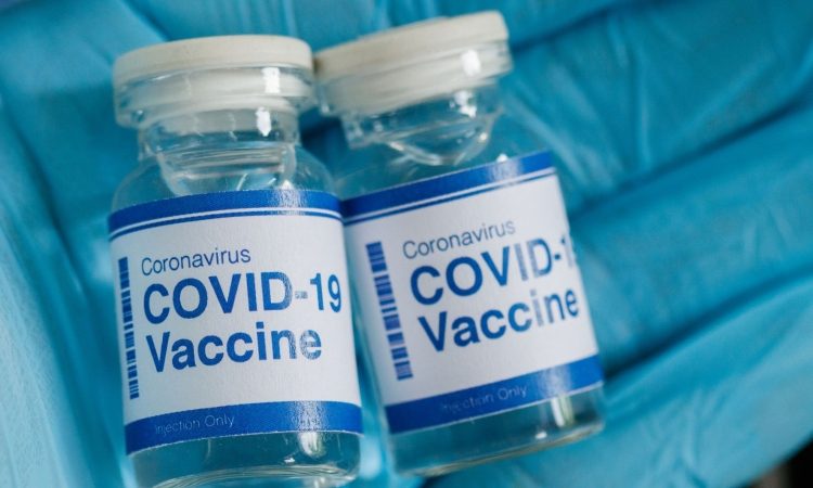 Poživitveni odmerki cepiva proti COVID-19 pomembno zmanjšal hospitalizacije bolnikov z rakom
