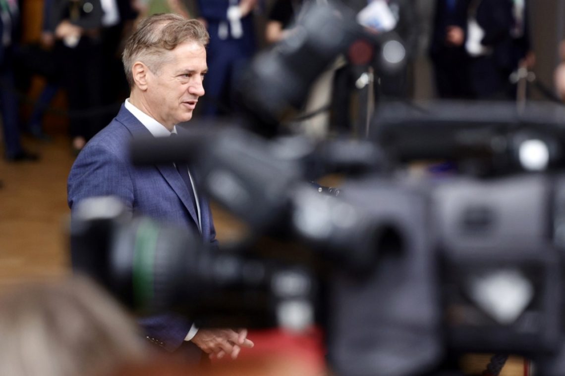Vlada izenačila ureditev varovanja predsednice republike in premierja