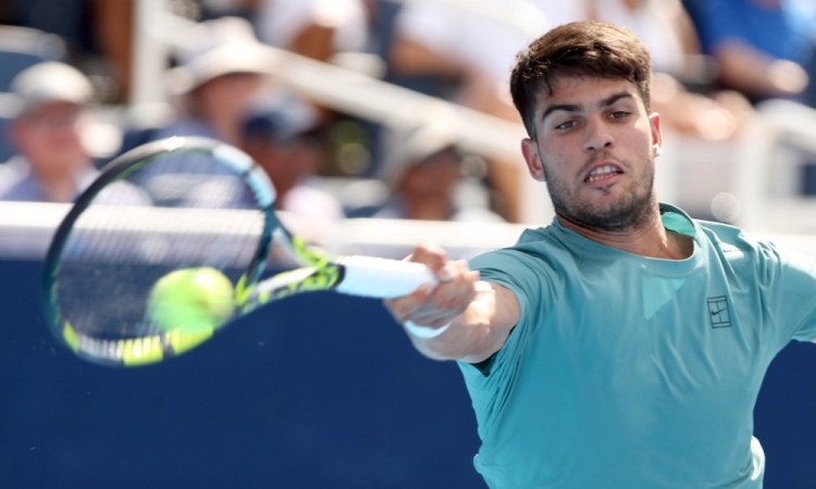 Alcaraz po napetem boju napredoval v Cyncyju, Zverev in Shelton gladko