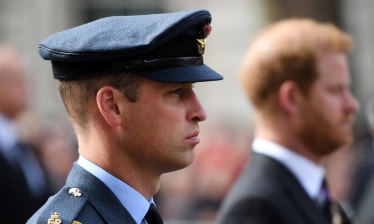 Razkol med princema Williamom in Harryjem se poglablja