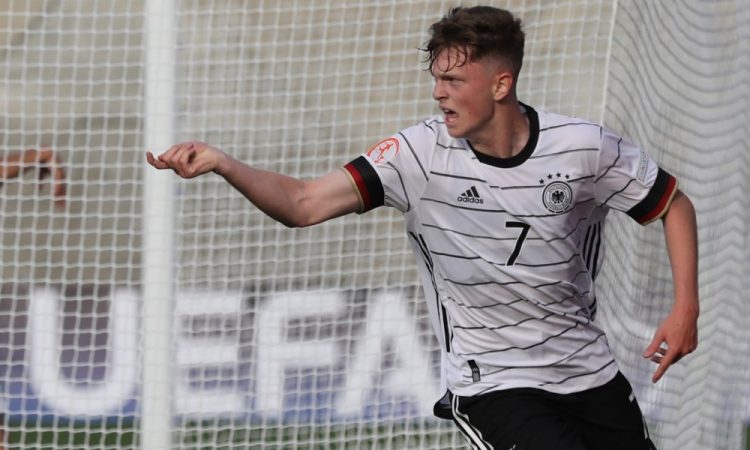 Bayern na Nizozemsko poslal najstniškega napadalca