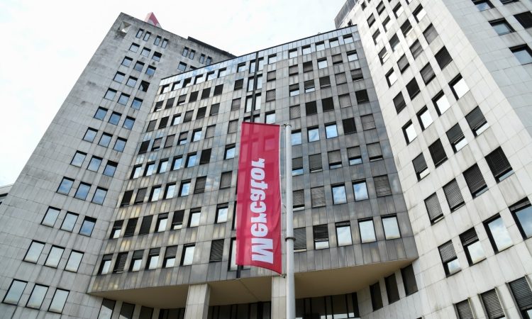 Mercator lani zmanjšal izgubo kljub skromni rasti prihodkov in zaprtju Mercator Tehnike
